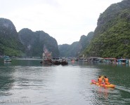 Chèo kayak thăm Làng Chài