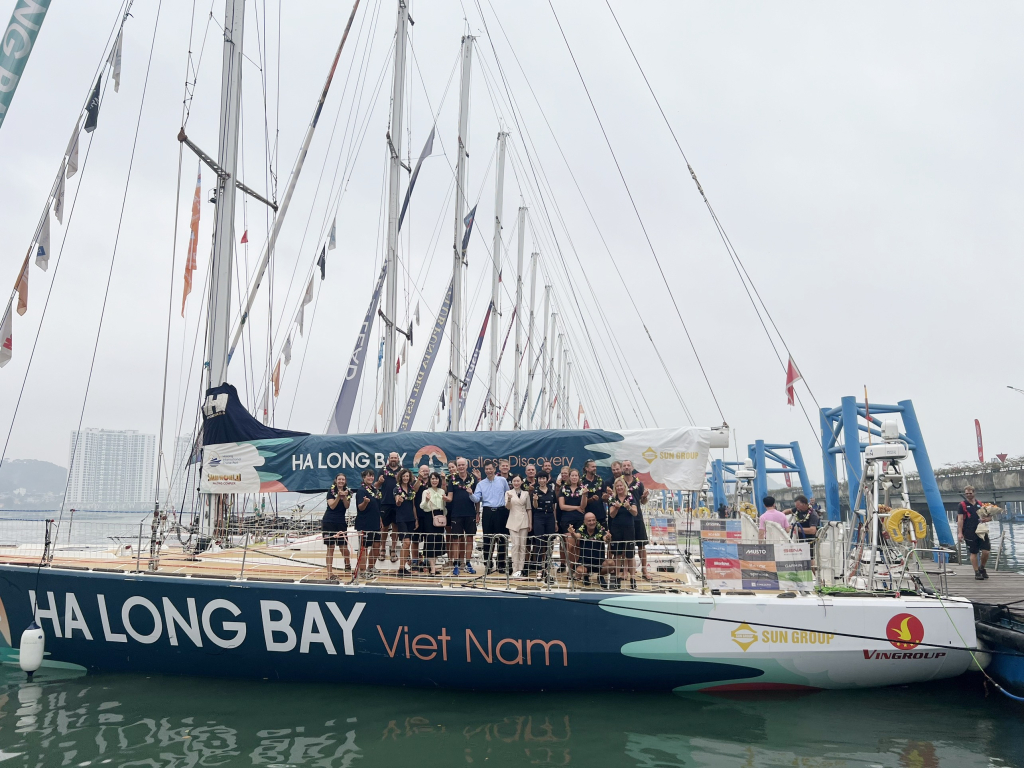 Clipper Race Ha Long